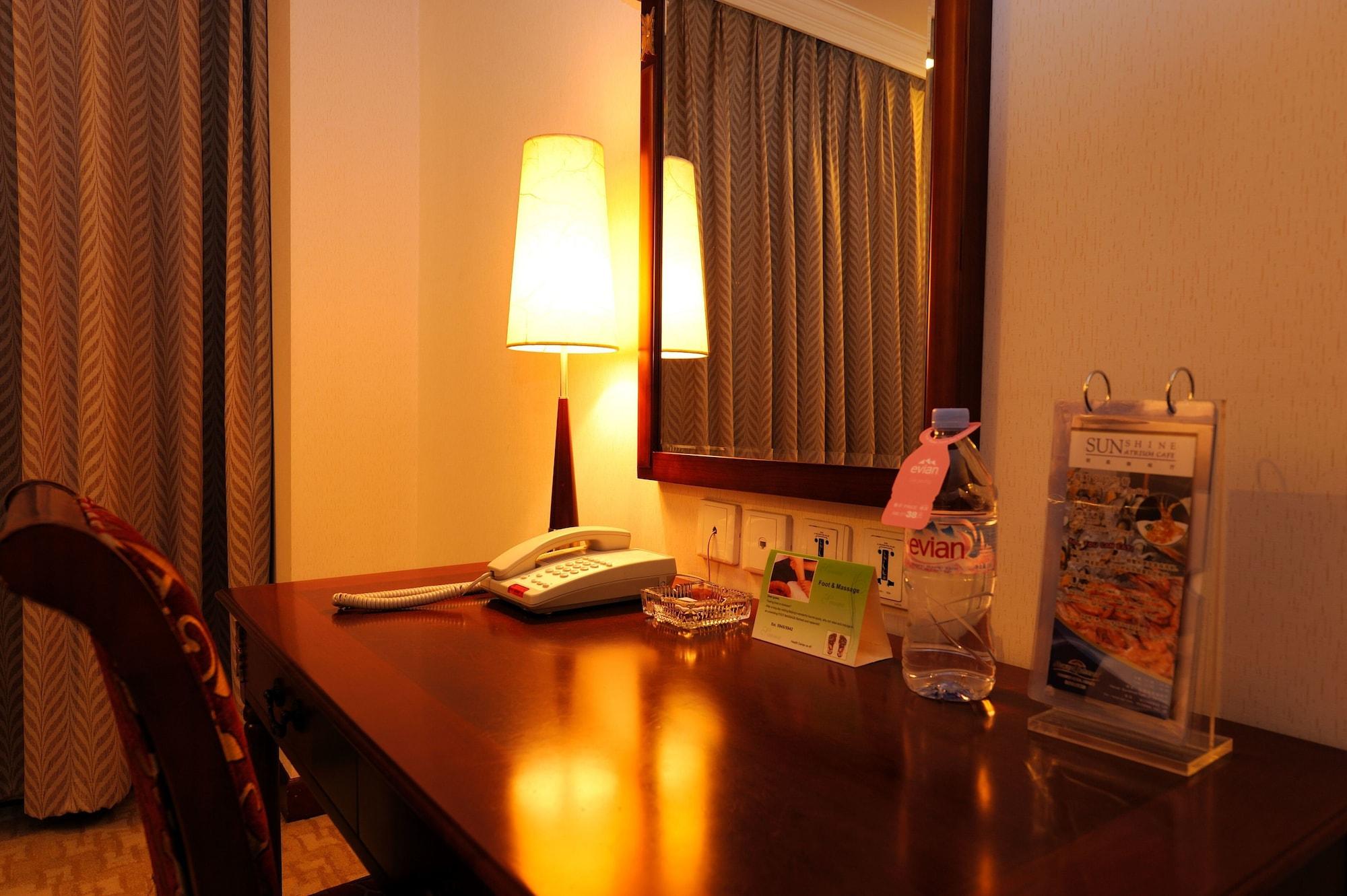 โรงแรมโฮเวิร์ดจอห์นสัน พารากอน โรงแรม
