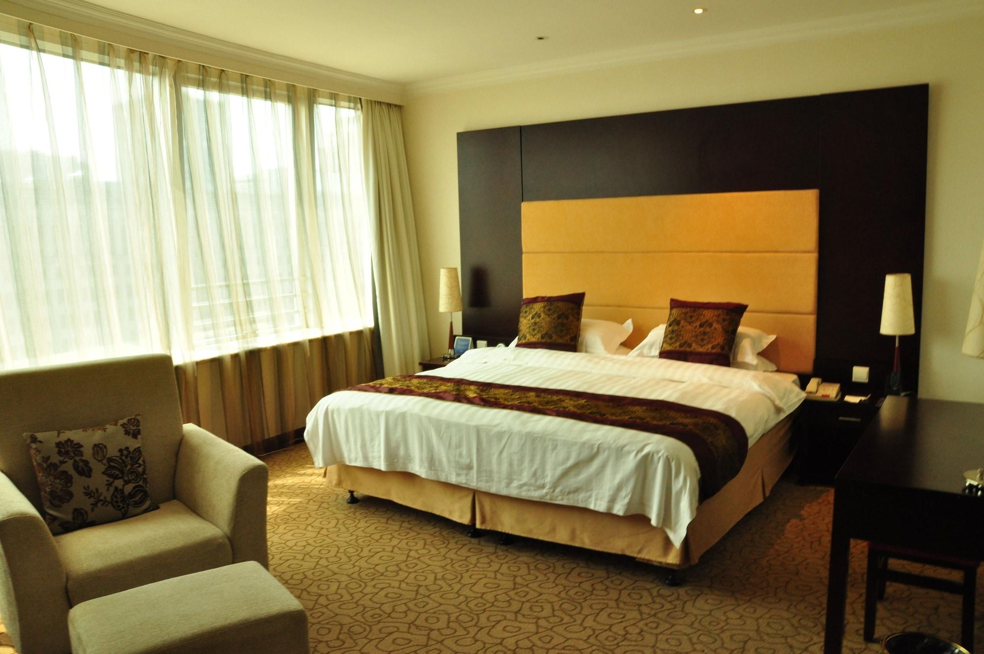 โรงแรมโฮเวิร์ดจอห์นสัน พารากอน โรงแรม
