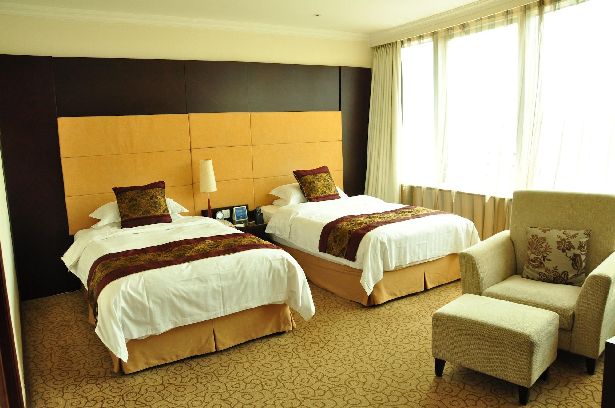โรงแรมโฮเวิร์ดจอห์นสัน พารากอน โรงแรม 4*