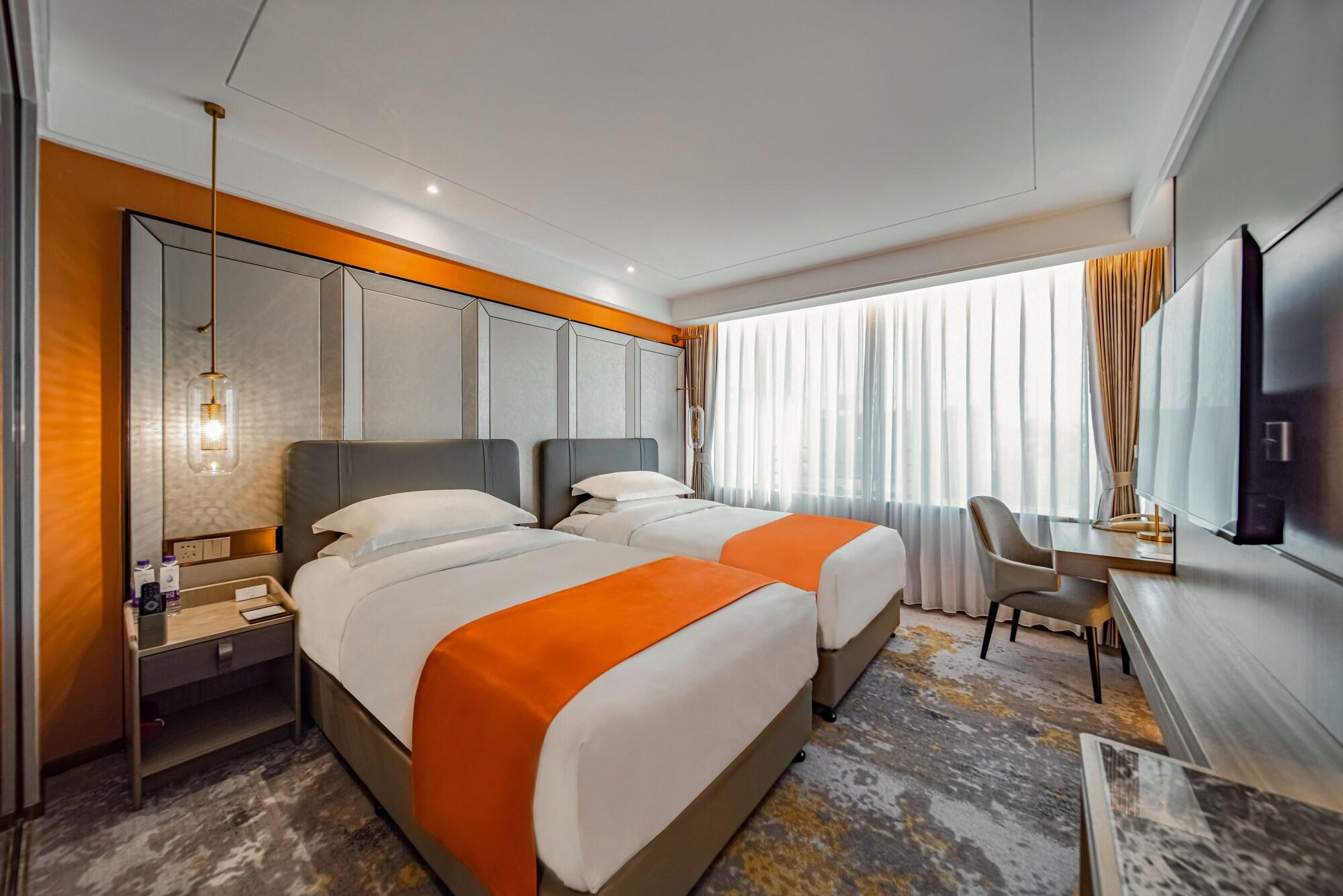 โรงแรมโฮเวิร์ดจอห์นสัน พารากอน โรงแรม 4*