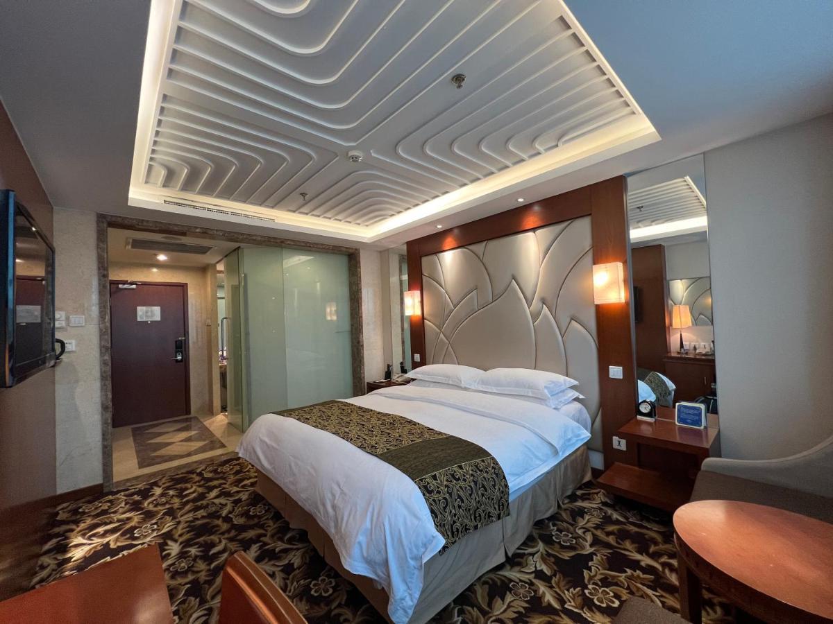 โรงแรมโฮเวิร์ดจอห์นสัน พารากอน