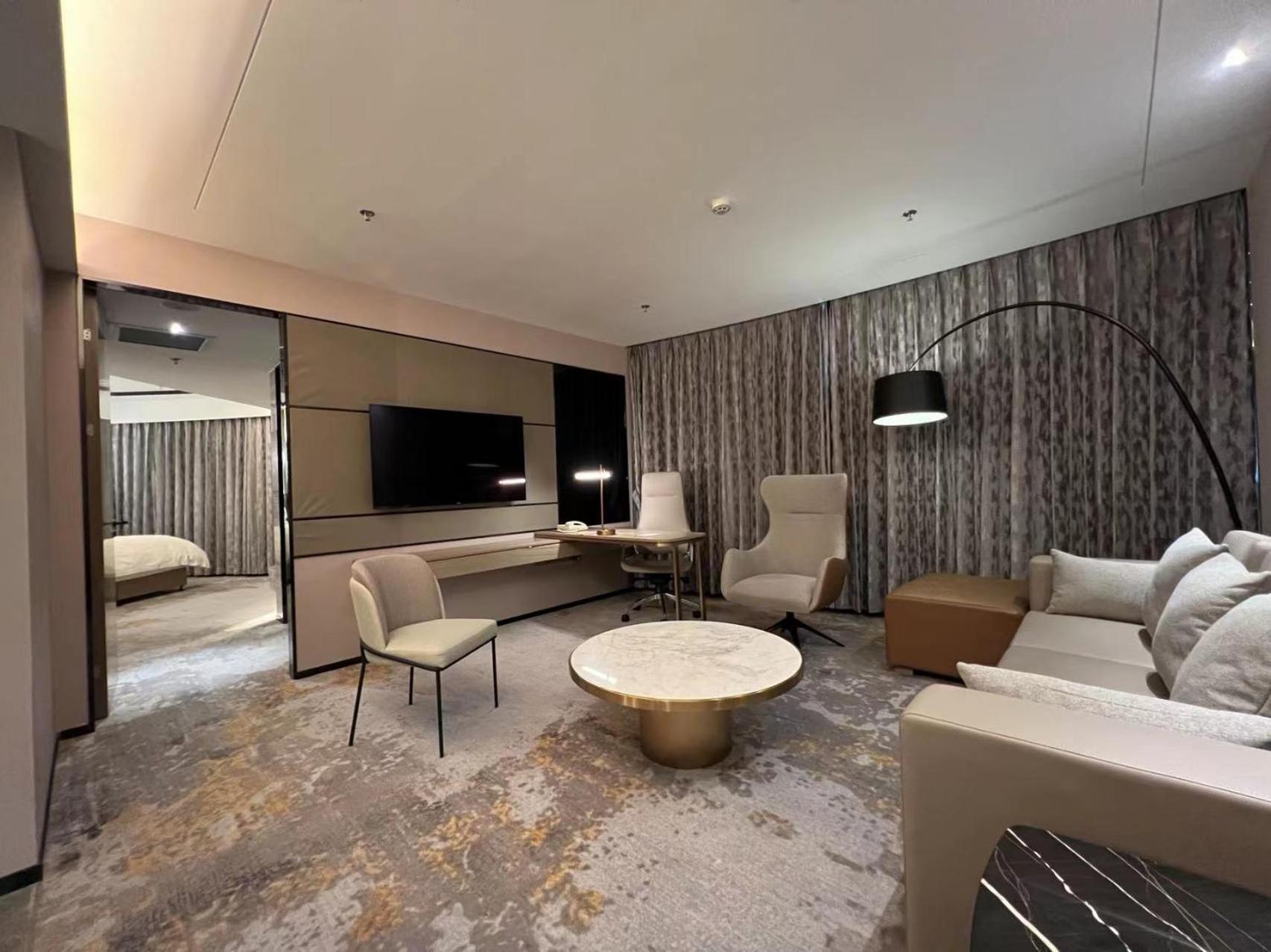 โรงแรมโฮเวิร์ดจอห์นสัน พารากอน โรงแรม