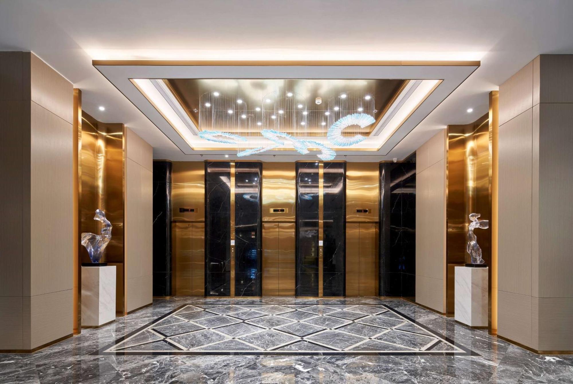 โรงแรมโฮเวิร์ดจอห์นสัน พารากอน 4*