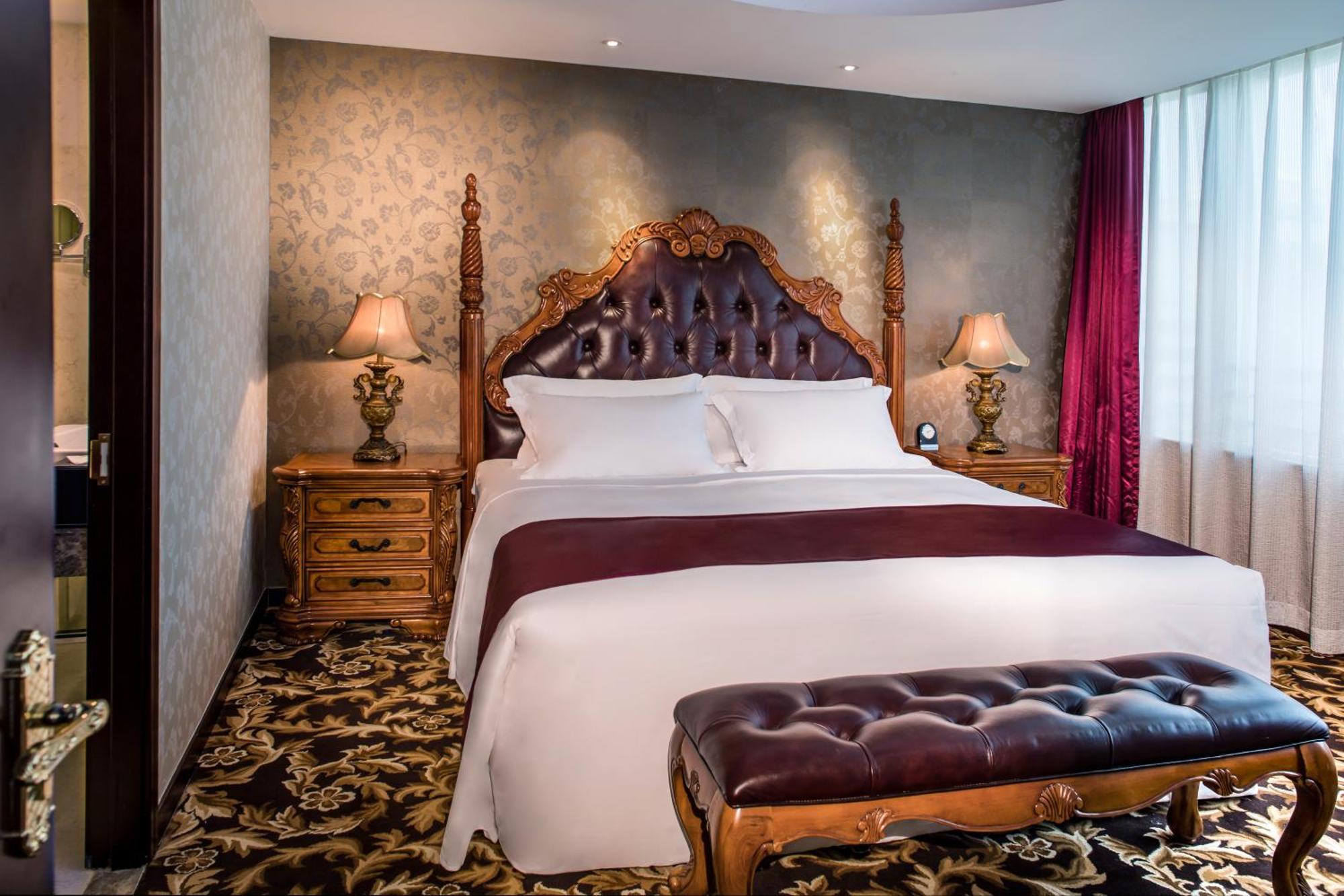 โรงแรม โรงแรมโฮเวิร์ดจอห์นสัน พารากอน 4*