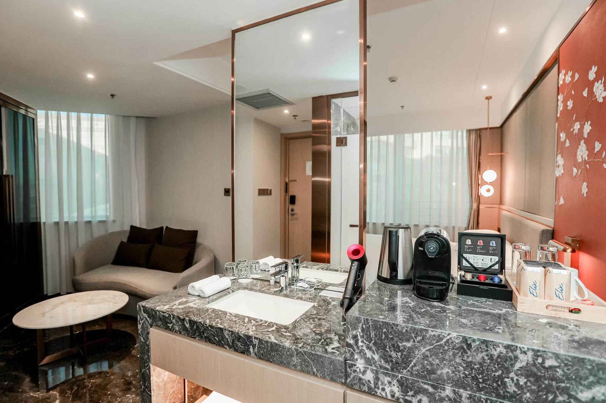 โรงแรมโฮเวิร์ดจอห์นสัน พารากอน โรงแรม 4*