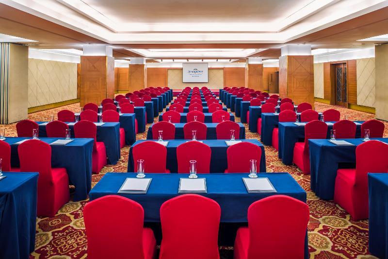 โรงแรมโฮเวิร์ดจอห์นสัน พารากอน โรงแรม 4*