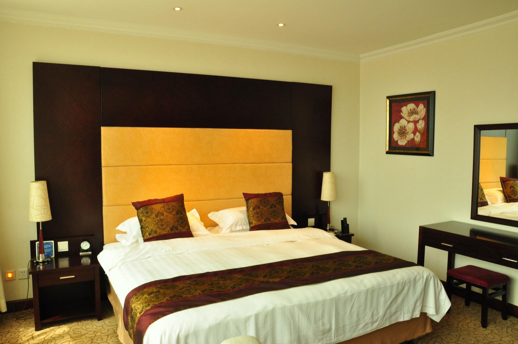 Howard Johnson Paragon Centra Provide Tourism And Ticketing Service Hotel Beijing
