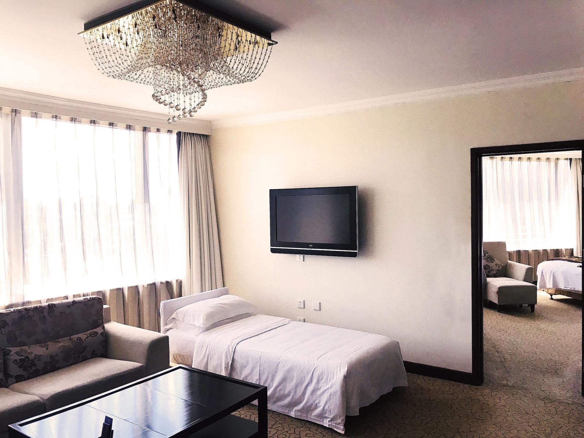 Hotel Howard Johnson Paragon Centra Provide Tourism And Ticketing Service 4*