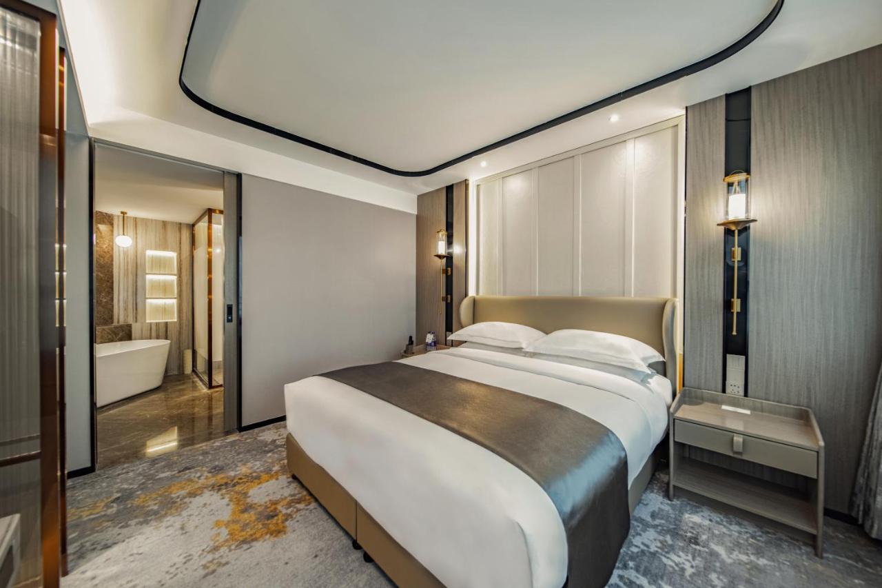 Howard Johnson Paragon Centra Provide Tourism And Ticketing Service 4* Beijing