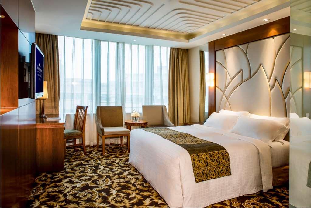 Hotel Howard Johnson Paragon Centra Provide Tourism And Ticketing Service