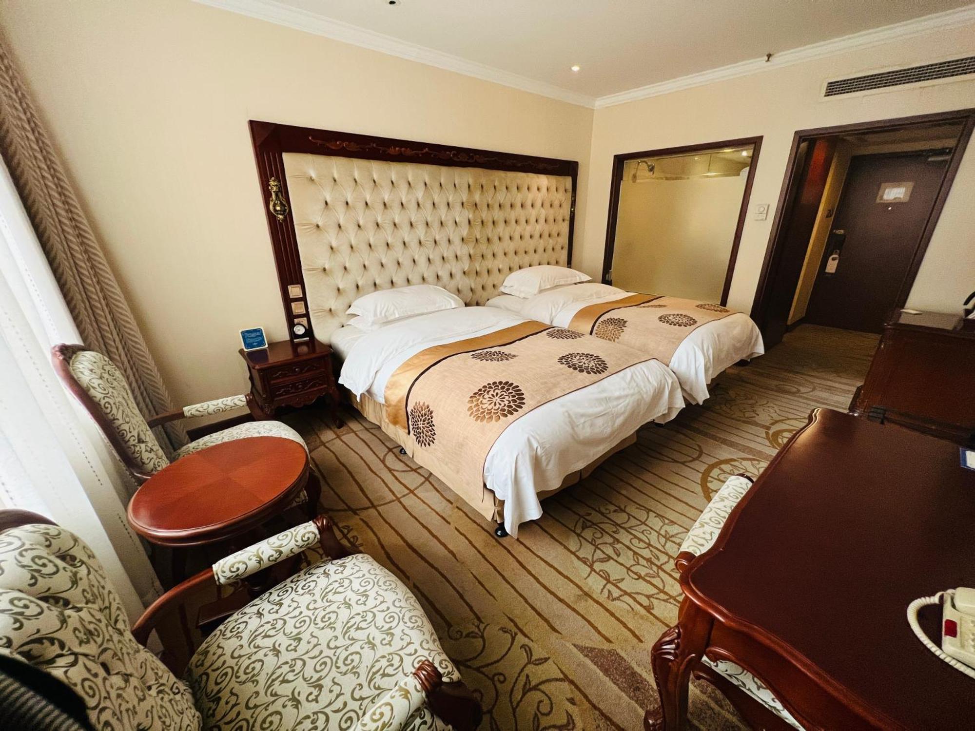 Howard Johnson Paragon Centra Provide Tourism And Ticketing Service Beijing