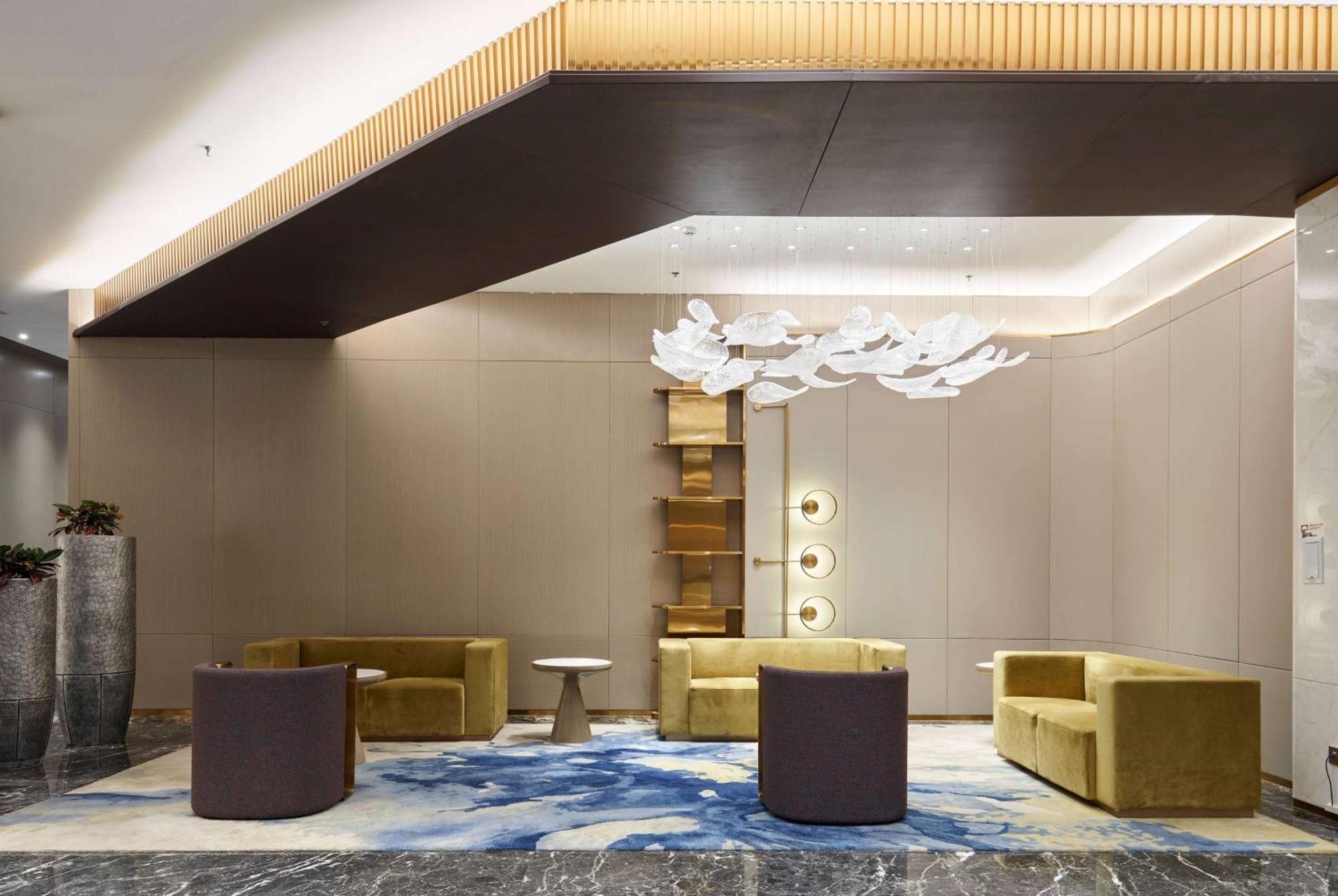 Howard Johnson Paragon Centra Provide Tourism And Ticketing Service Hotel