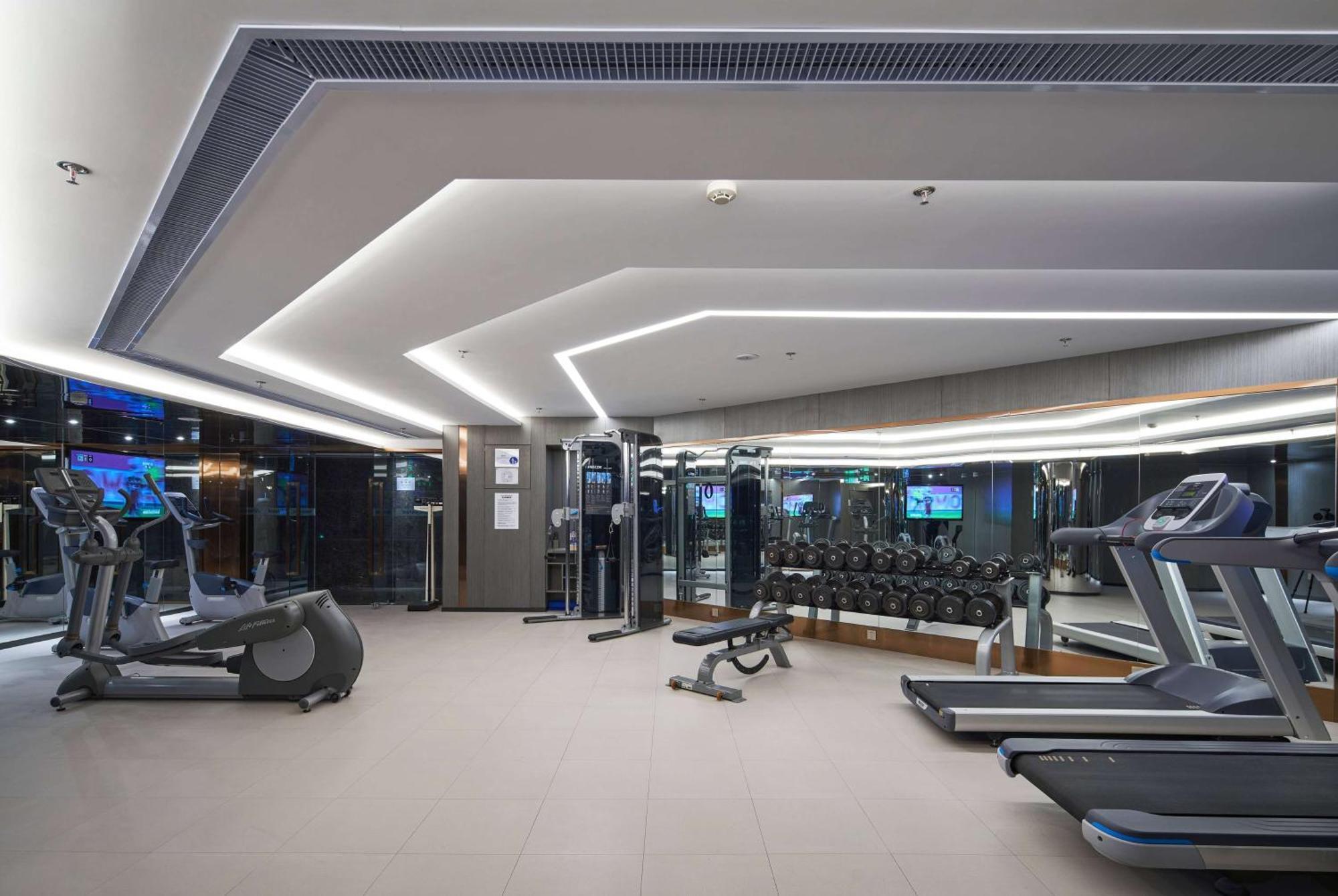 Hotel Howard Johnson Paragon Centra Provide Tourism And Ticketing Service Beijing