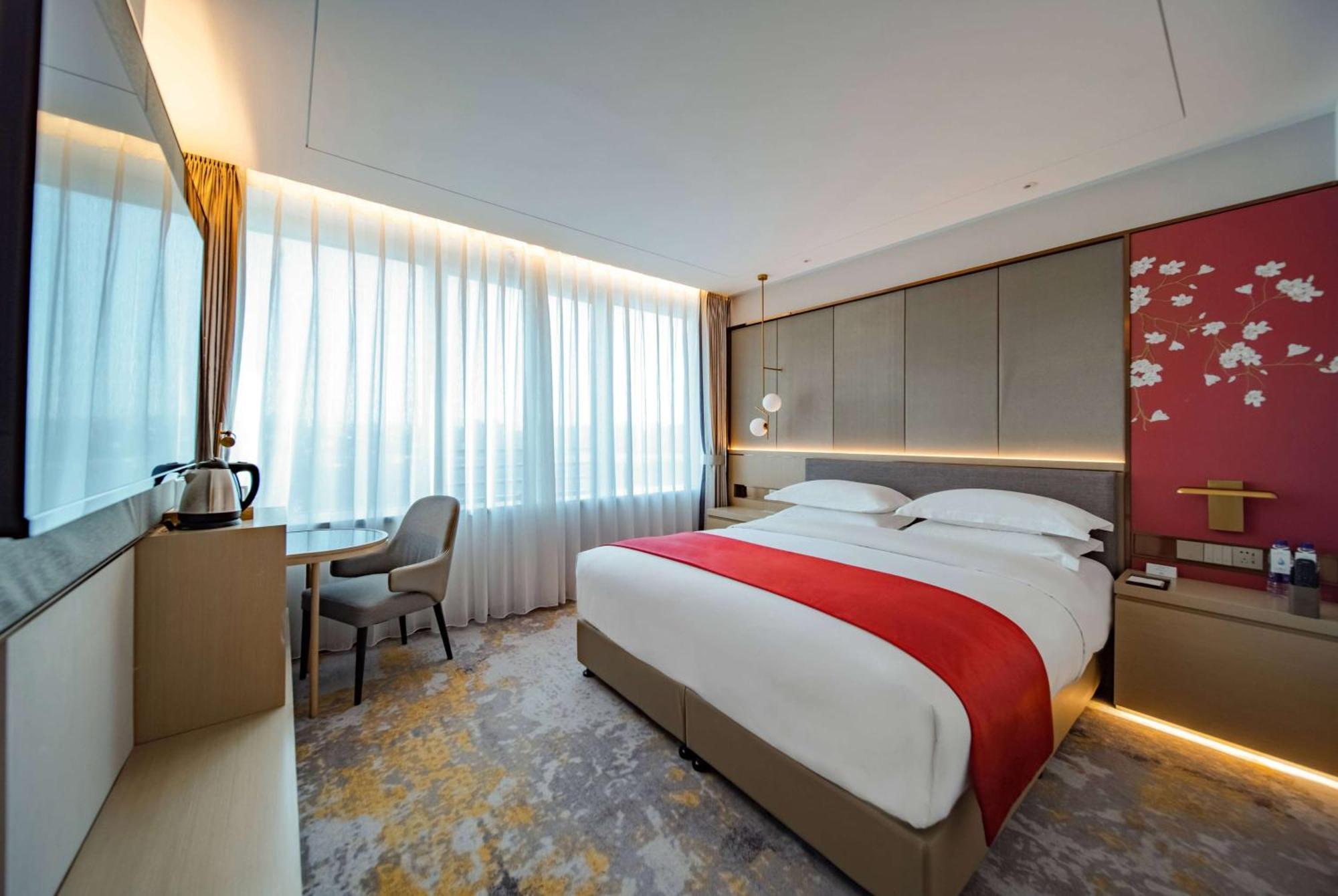 Howard Johnson Paragon Centra Provide Tourism And Ticketing Service