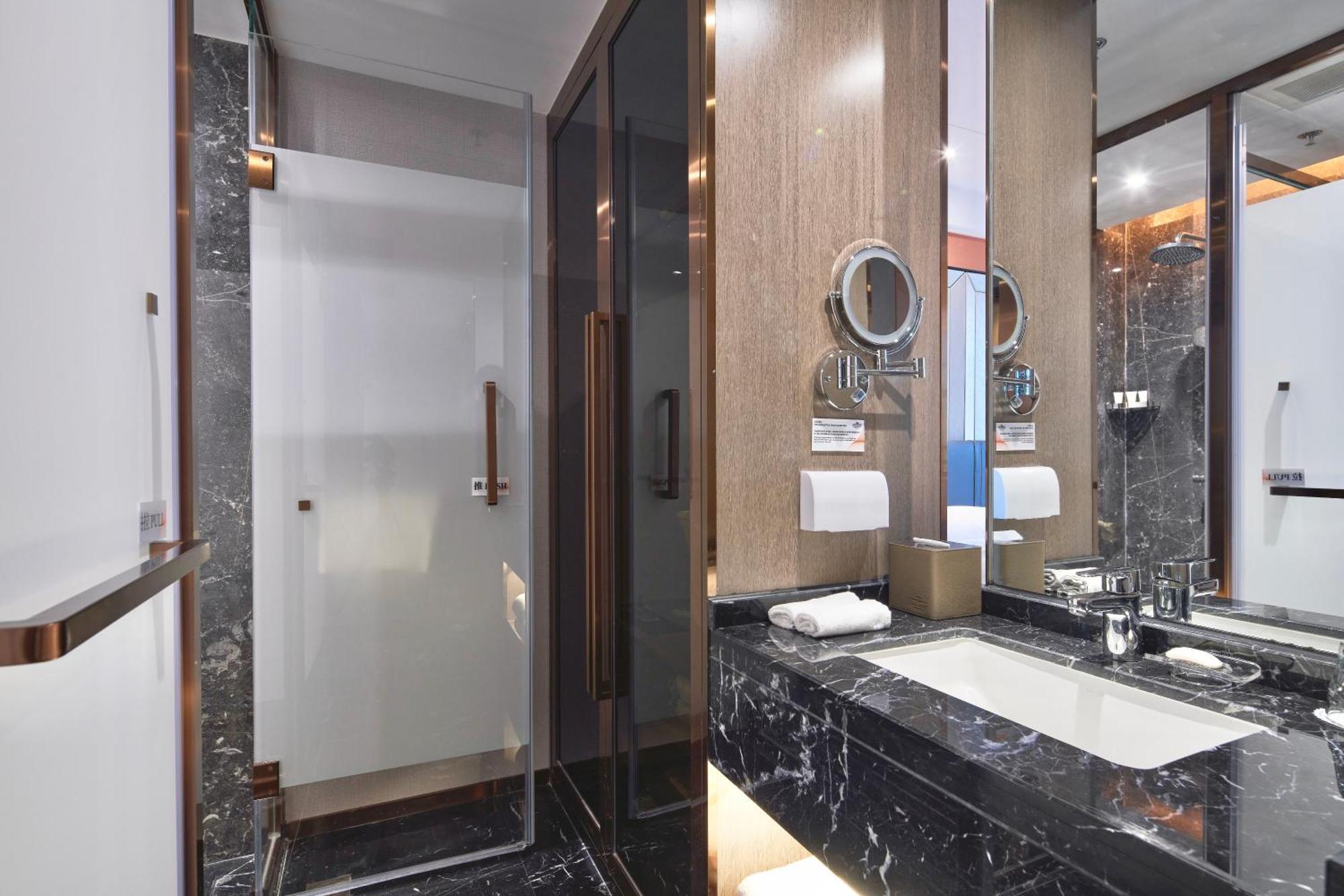Howard Johnson Paragon Centra Provide Tourism And Ticketing Service