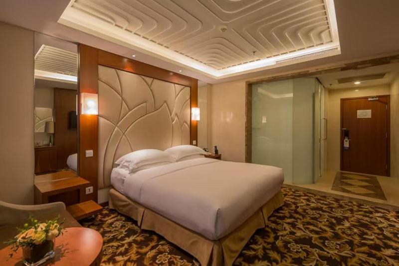 Hotel Howard Johnson Paragon Centra Provide Tourism And Ticketing Service Beijing