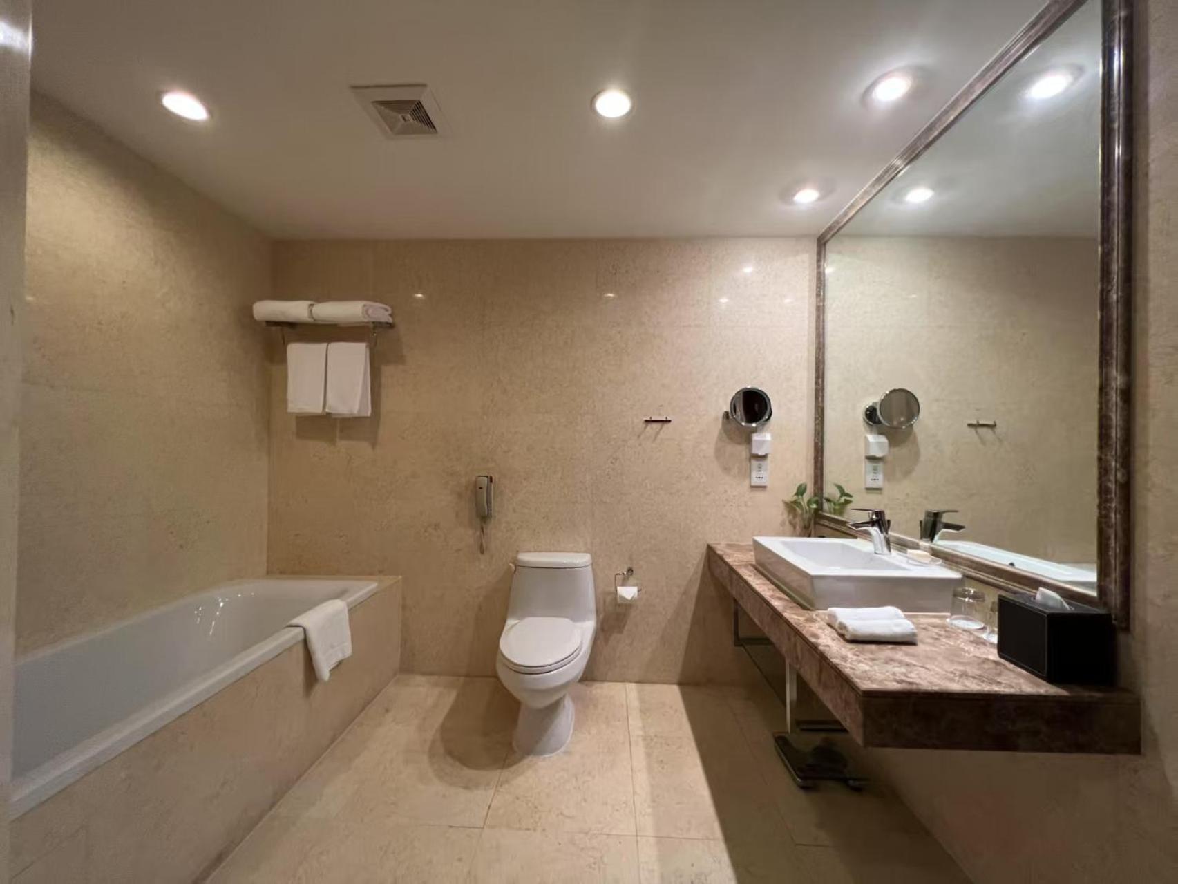 Hotel Howard Johnson Paragon Centra Provide Tourism And Ticketing Service