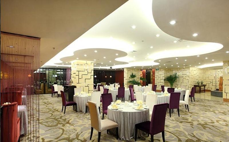 Howard Johnson Paragon Centra Provide Tourism And Ticketing Service Hotel