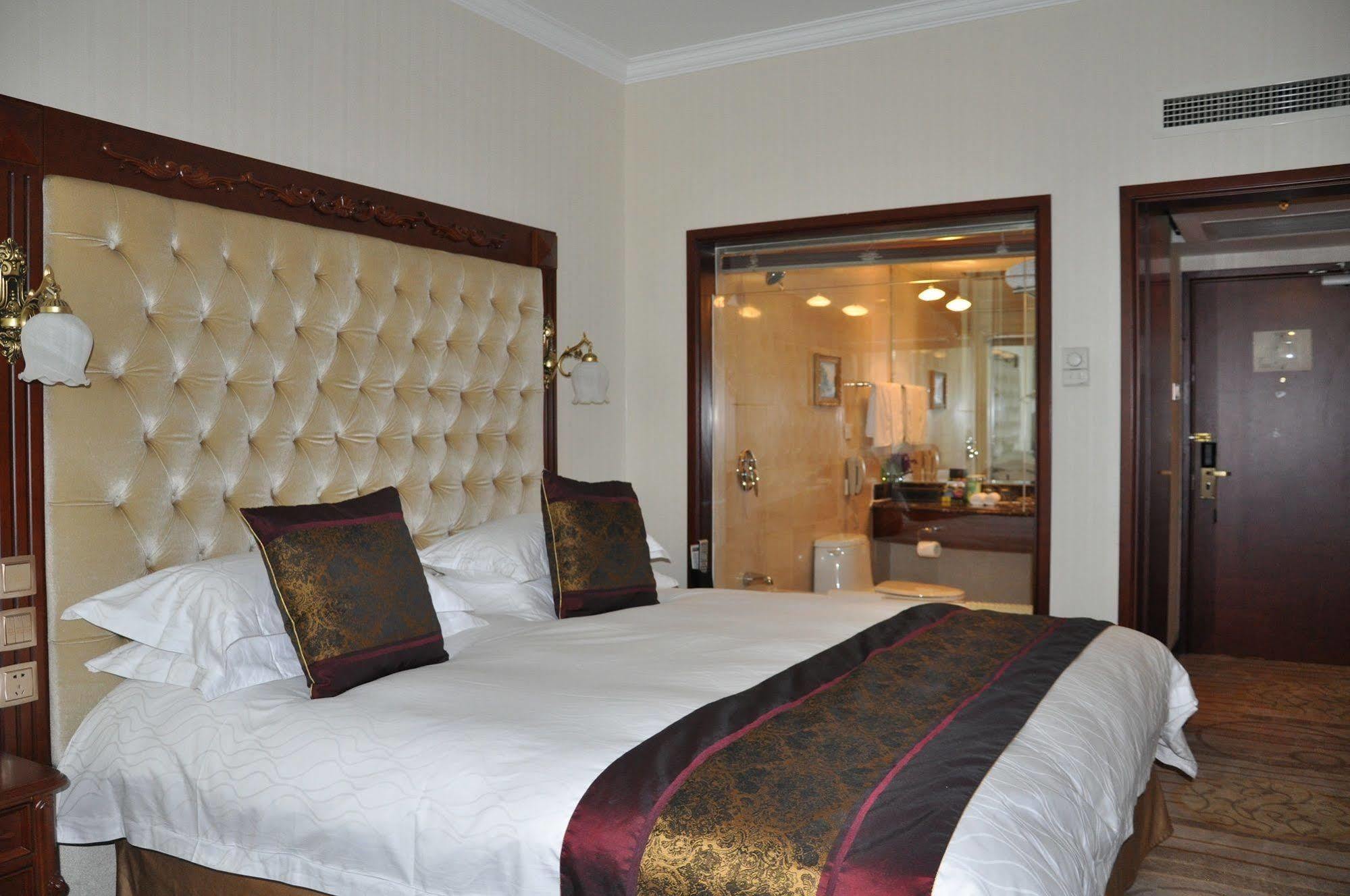 Hotel Howard Johnson Paragon Centra Provide Tourism And Ticketing Service